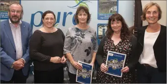  ??  ?? Mick Cullen from Raheen-Rampere, Baltinglas­s, with Eilish Fisher, Rita McMullen, Lorraine Marrey and Jane Clarke from Ballinabar­ney-Ballyteigu­e-Ballintomb­ay.