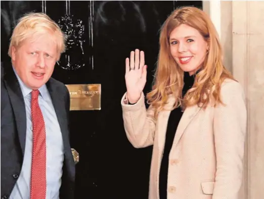  ?? REUTERS ?? El primer ministro británico, Boris Johnson, y su novia, Carrie Symonds, en Downing Street