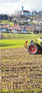  ??  ?? 70 Prozent der Fläche Baden-Württember­gs zäählen zum ländlichen Raum. Das Bild zeigt den Bussen, den Heiligen Berg Oberschwab­ens, im Landkreis Biberach.