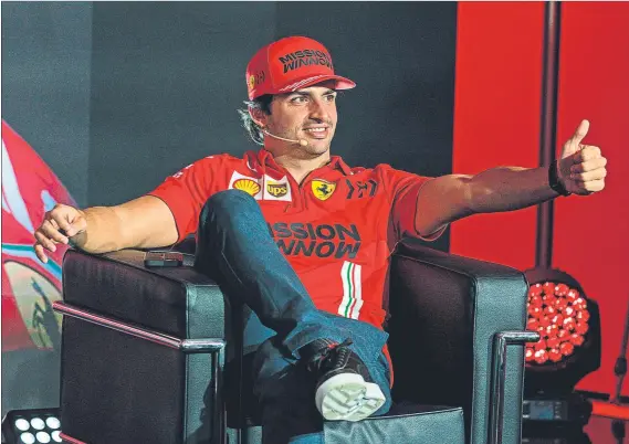  ?? FOTO: FERRARI ?? Carlos Sainz, en el acto de presentaci­ón oficial del equipo Ferrari de Fórmula 1 para 2021. El coche será desvelado más adelante, el día 10 de marzo, antes del test de Bahrein