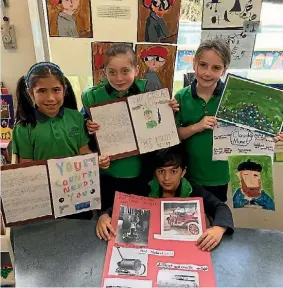  ?? KELLY KNOWLES ?? Pupils Sienna Houkamau, Chloe Willis, Paige Rees and Marley Gibson with their research from 1900-1920.