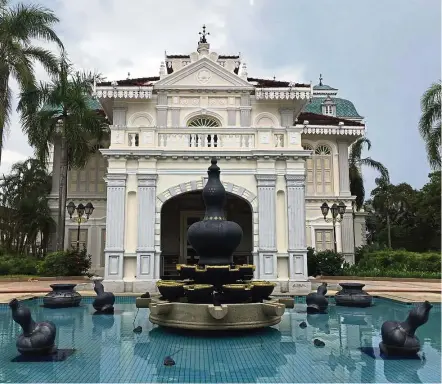  ??  ?? The Galeri Sultan Azlan Shah, a former palace, now displays mementos commemorat­ing the life of the 34th Sultan of Perak and some of his personal belongings.