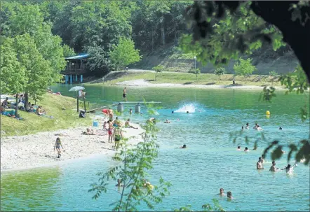  ??  ?? Quand il ne ressemble pas à un super village de vacances, le camping mise sur l’insolite ou la simplicité, l’authentici­té et le respect de l’environnem­ent. Les étés tarn et garonnais sont chauds et secs. Les températur­es oscillent entre 30 et 35° comme...