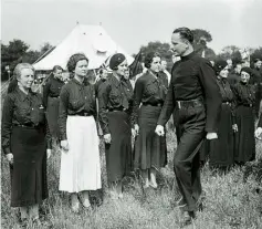  ??  ?? Sir Oswald Mosley with a BUF member at a rally in the 1930sMosle­y reviewing his recruits