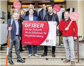  ?? ÖGIG/TRÜGLER ?? Gemeindeve­rtretung Magdalensb­erg mit Bürgermeis­ter Andreas Scherwitzl (g. li.) und Christian Trügler (öGIG, Mitte)