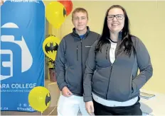  ?? MICHELLE ALLENBERG/WELLAND TRIBUNE ?? Residence adviser Jon-Ross Todd and residence life co-ordinator Veronica Field welcome students to the Niagara College Welland campus residence.