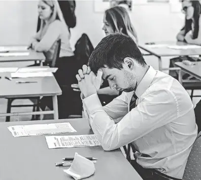  ?? FOTO MAFRA – PETR TOPIČ ?? Letošní maturity. Ředitelé škol se mají řídit zdravým rozumem, nikoli ministersk­ými manuály.