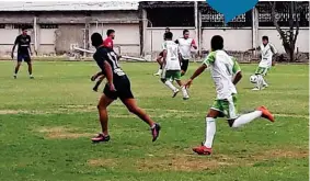  ??  ?? PREPARACIÓ­N. La pretempora­da se da en el estadio de La Chorrera de la Federación Deportiva de Los Ríos.