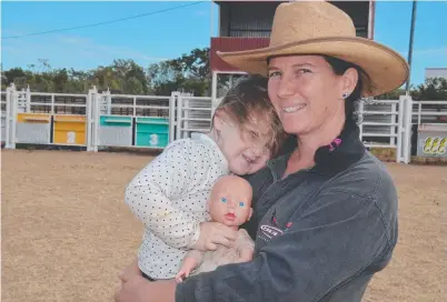  ?? Picture: JOHN ANDERSEN ?? GREAT TIME: Ronell Evans with daughter Tori, 2, at the Croydon Poddy- Dodger’s Festival arena.