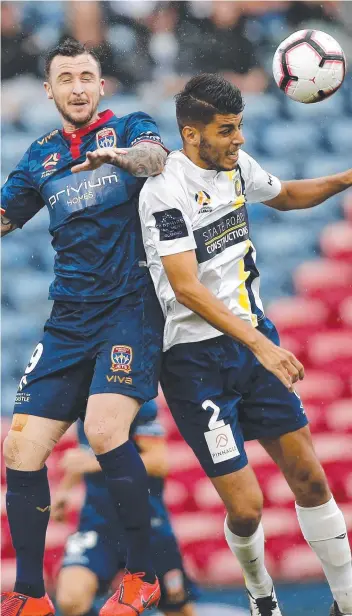  ?? Picture: AAP ?? Roy O'Donovan of the Jets contests the ball with Jonathan Aspropotam­itis of the Mariners during the thrilling Round 22 A-League clash in Newcastle