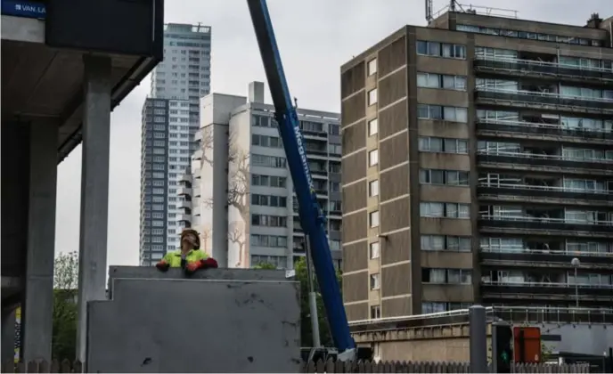  ?? ?? De Noordwijk wil zich meten met de meest fotogeniek­e reconversi­eprojecten in Londen en New York. Maar de omwonenden vragen vooral een betere sociale woning.