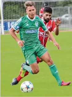  ?? Foto: Dieter Mack ?? Nico Oefele (grünes Trikot) erzielte beim souveränen TSV Heimsieg gegen Türkspor Augsburg die ersten beiden Nördlinger Tore.