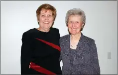  ?? (NWA Democrat-Gazette file photo/Carin Schoppmeye­r) ?? Kathy Jankowski (left) and Mary Travis, Bernice Young Jones Award honoree, enjoy a previous Circle of Life fundraiser.