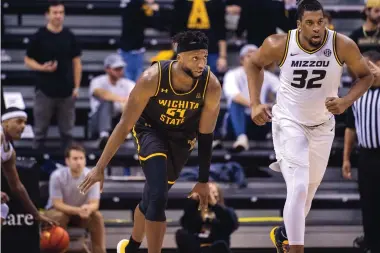  ?? L.G. PATTERSON/ASSOCIATED PRESS ?? Wichita State’s Morris Udeze, left, celebrates a dunk in front of Missouri’s Jordan Wilmore, right, during their game Nov. 26, 2021, in Columbia, Mo. Udeze announced Sunday he is transferri­ng to New Mexico.