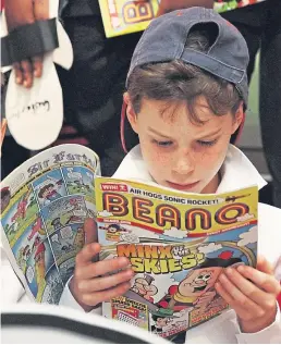  ?? Pictures: Mhairi Edwards. ?? A new exhibition of all things Beano opened with a class from Dundee High School attending. Left: a pupil from Dundee High School engrossed in a comic. Right: kids from Dundee High School with social history curator Carly Cooper, and Head of Beano...