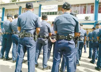  ?? SUNSTAR / ALLAN CUIZON ?? The Mandaue City Police Office says it’s tightening its security on public places, such as malls, following the crisis in Marawi City in Mindanao.