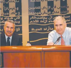  ??  ?? KUWAIT: Author and columnist Thomas Freidman (left) and CEF Director Oussama Kanaan are seen at a forum at the Arab Fund headquarte­rs in Shuwaikh yesterday. — Photo by Yasser Al-Zayyat