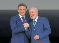  ?? ERALDO PERES (AP/LAPRESSE) ?? Macron y Lula, este jueves en Brasilia.