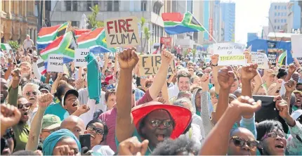  ?? /BRIAN WITBOOI ?? A crowd reacts to Sipho Pityana’s speech during a Save SA gathering held in Port Elizabeth this week. Protests are set to take place in SA’s major cities today to pressurise Zuma to quit.