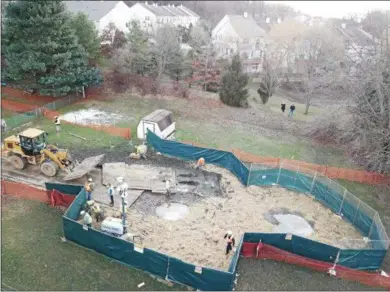  ?? SUBMITTED PHOTO ?? This overhead photo shows a sinkhole believed to be tied to pipeline constructi­on behind a home on Lisa Drive in West Whiteland.