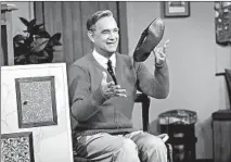  ?? LACEY TERRELL/SONY PICTURES ?? Tom Hanks as Mister Rogers in “A Beautiful Day in the Neighborho­od.”