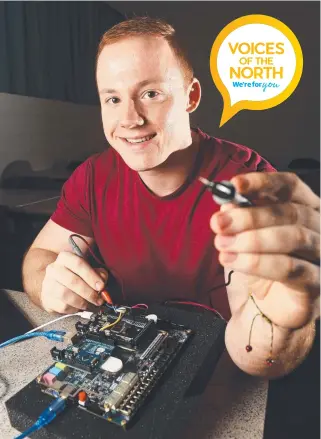  ?? Picture: ZAK SIMMONDS ?? BRIGHT FUTURE: JCU’s outstandin­g engineerin­g student Corey Lammie.