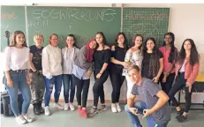  ?? FOTO: STADT RATINGEN ?? Die Schüler der Ratinger Martin-Luther-King-Gesamtschu­le zeigten sich von den drei Theaterauf­führungen im Klassenzim­mer begeistert.