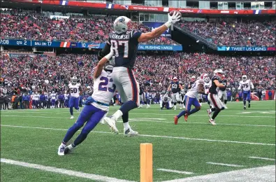  ?? CHARLES KRUPA / AP ?? New England Patriots tight end Rob Gronkowski makes a one-handed catch from a Tom Brady pass as Buffalo Bills safety Micah Hyde defends in vain during Sunday’s NFL match in Foxborough, Massachuse­tts. Gronkowski then completed the play by scoring a...