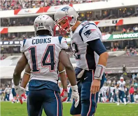  ?? ?? LEYENDA. Tom Brady jugó un partido en su mejor momento en el Estadio Azteca con los Patriots.