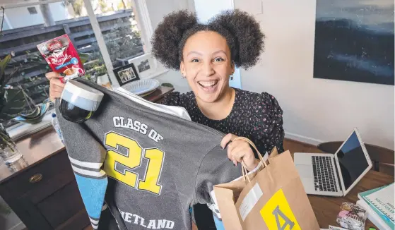  ?? Picture: David Geraghty ?? Isabella Noble with her Year 12 care package that was created for Albert Park College students.