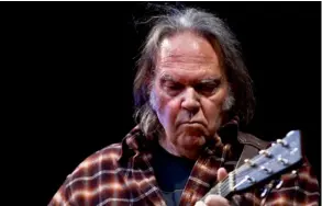  ?? WIKICOMMON­S ?? Actualment­e, Neil Young tiene 74 años. Es considerad­o uno de los mayores exponentes de la música norteameri­cana.
