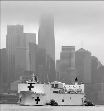  ?? SETH WENIG / ASSOCIATED PRESS FILE (2020) ?? The Navy hospital ship USNS Comfort passes lower Manhattan on its way to docking in New York on March 30, 2020.