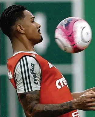  ?? Cesar Greco - 7.jan.18/Ag. Palmeiras ?? Antônio Carlos deve brigar por posição com Edu Dracena; o zagueiro substitui o experiente defensor, que terá sua pré-temporada esticada para evitar lesões