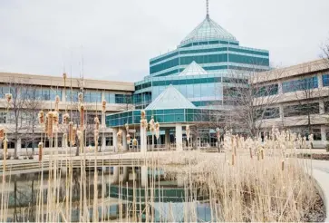  ?? CHRIS MIKULA/OTTAWA CITIZEN ?? The Department of National Defence originally estimated the cost of preparing the former Nortel campus at Carling Avenue to meet its needs at $633 million. Sources say that figure might be more like $880 million.