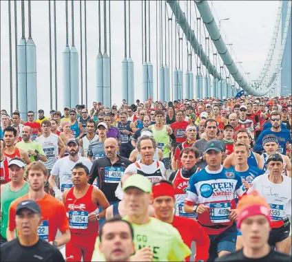  ?? FOTO: GETTY ?? Centenares de miles de atletas de todo el mundo quieren correr cada año la maratón de Nueva York. ‘Sólo’ 50.000 lo consiguen