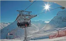  ?? FOTO: ARCHIV ?? Eine alte Idee wird neu belebt: Das Skigebiet im vorarlberg­ischen Gargellen könnte über die Schweizer Grenze hinweg mit den Pisten von Klosters verbunden werden.