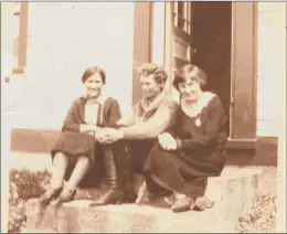  ?? SUBMITTED ?? Amelia Earhart (centre) with Sister Theophane, formerly Bessie Devereaux, and Margaret O’neal Quinlan in Trepassey in 1928.