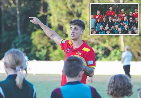  ??  ?? Gold Coast Suns player Sean Lemmens helping juniors at Pacific Pines Power. Inset: Suns stars with junior players. Picture: Supplied