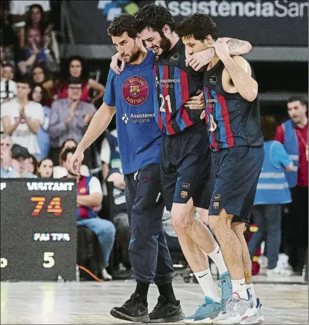  ?? FOTO: EFE ?? Abrines tuvo que ser ayudado para abandonar la pista tras sufrir la dura caida que le provocó el traumatism­o en el pie