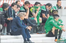  ?? FOTO: EFE ?? Jorge Jesus, durante la derrota ante el Marítimo El técnico fue agredido ayer