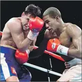  ?? Eric Draper Associated Press ?? DE LA HOYA, left, cites his 1999 Felix Trinidad loss as an example of why Alvarez must get a KO.