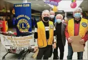  ?? (Photo C. C.) ?? Collecte de produits alimentair­es et d’hygiène dans un supermaché de la commune, vendredi dernier par les deux Lions clubs Hyères Azur et Hyères Olbia.