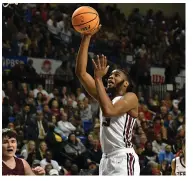  ?? (Pine Bluff Commercial/I.C.
Murrell) ?? Zebras center Jordon Harris hooks a shot.