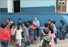  ?? PROFUTURO ?? César Alierta, con niños sirios refugiados en El Líbano