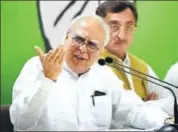  ?? VIPIN KUMAR/HT PHOTO ?? Senior Congress leader Kapil Sibal addresses the media during a press conference in New Delhi on Monday.