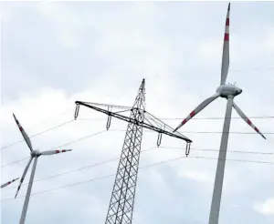  ?? BILD: SN/APA/HELMUT FOHRINGER ?? Alle wollen Strom, aber keine Masten und Windräder.