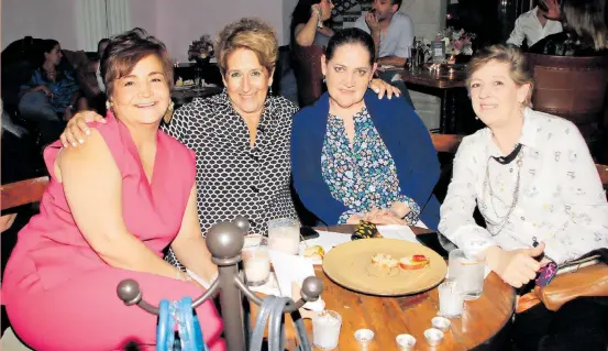  ?? ?? Mary Carmen Villalba, Gina Beltrán, Leticia y María Elena Conde