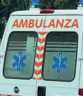  ??  ?? Sul posto Danneggiat­a un’ambulanza