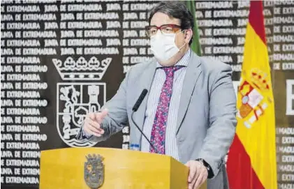  ?? LA CRÓNICA ?? El consejero de Sanidad, José María Vergeles, ayer por la tarde en rueda de prensa.