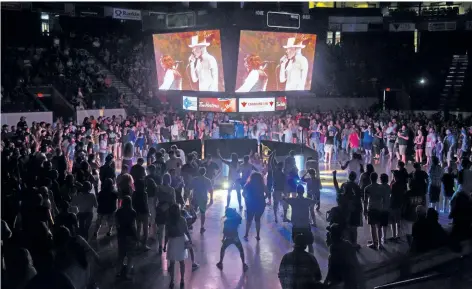  ?? PHOTOS BY JULIE JOCSAK/STANDARD STAFF ?? Meridian Centre in downtown St. Catharines is alive with dancing and singing as the Tragically Hip concert is live streamed from Kingston Saturday night.